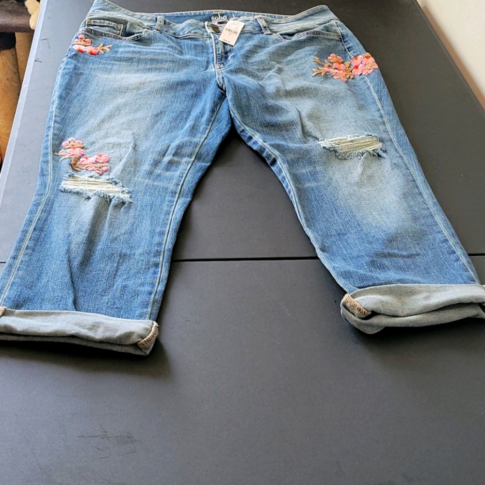 Curvy cropped boyfriend jeans